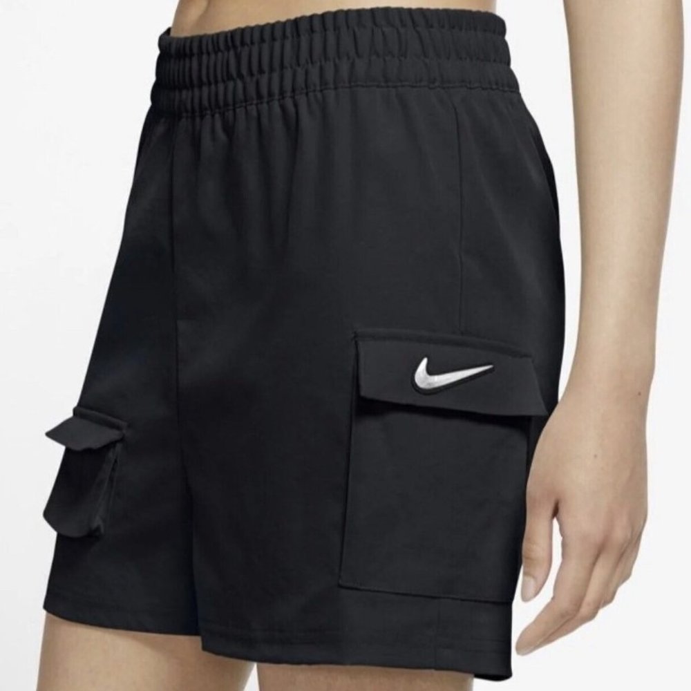 Women's Nike Sportswear Swoosh High Rise Cargo Shorts, Black - Medium